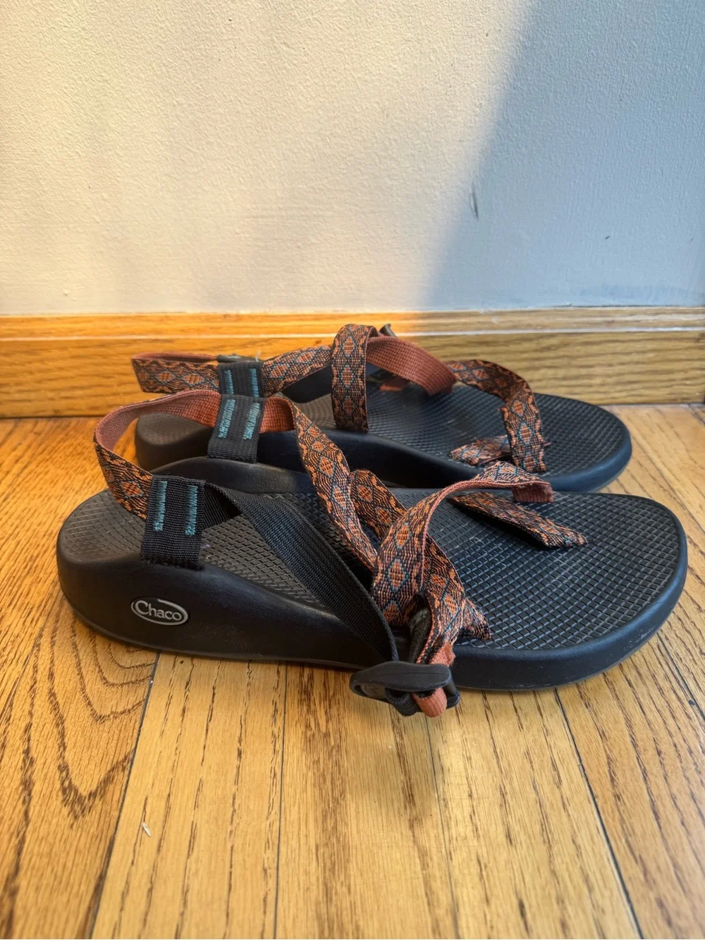 Men’s Chaco Brown & Black Patterned Strap Sandals Size 11 Outdoors Waterproof